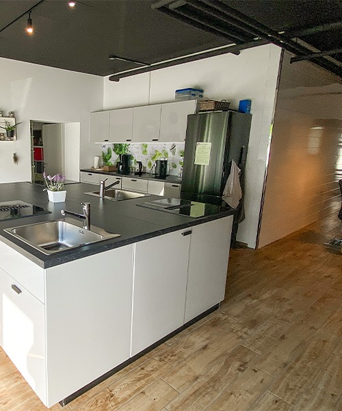 Moderne Eventküche mieten in Schupfart im Fricktal – IchBinGesund bietet stilvolle Küche für Firmenevents, Seminare und private Anlässe.